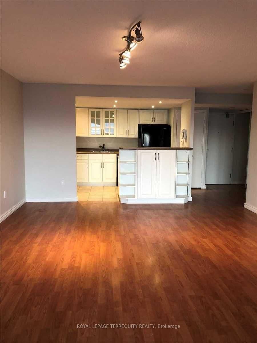2091 Hurontario Street, Unit PH06 thumbnail 3