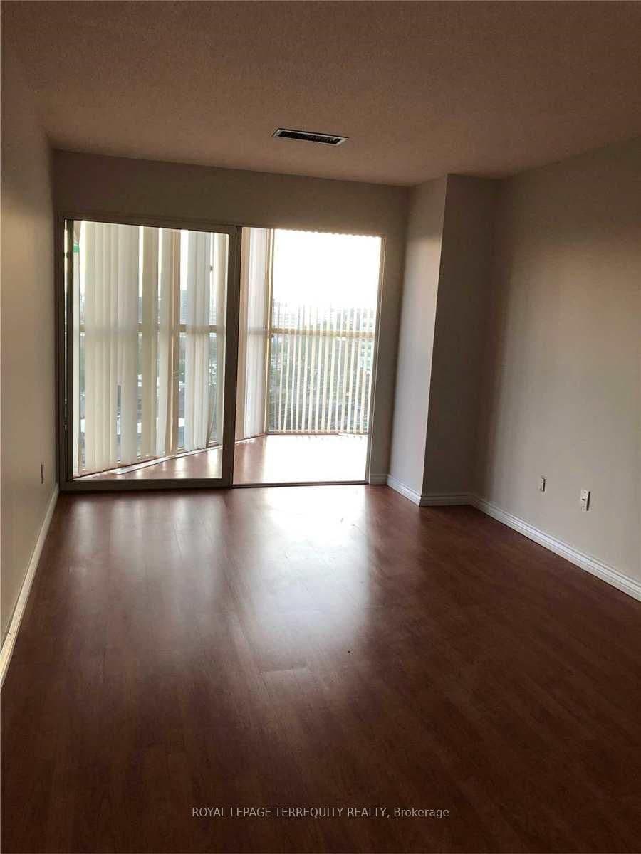 2091 Hurontario Street, Unit PH06 thumbnail 7
