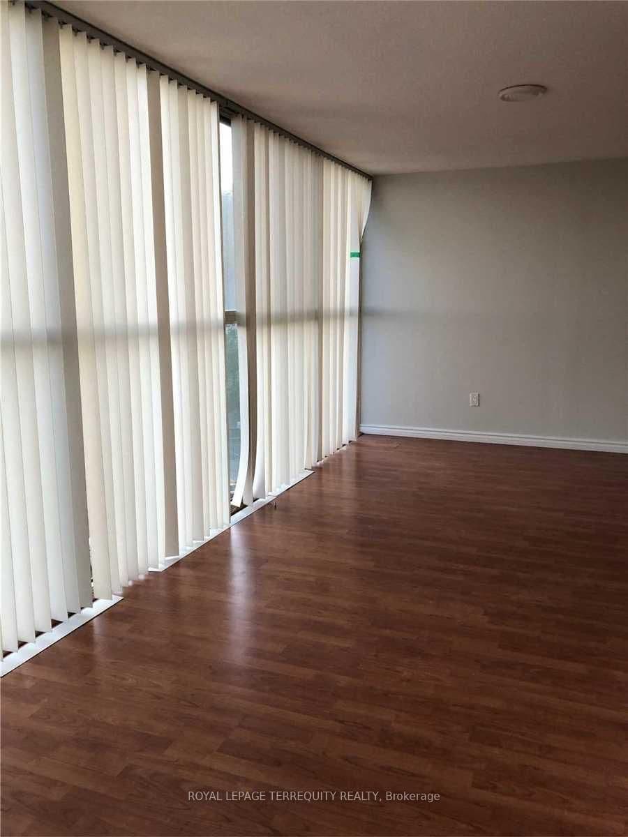 2091 Hurontario Street, Unit PH06 thumbnail 9