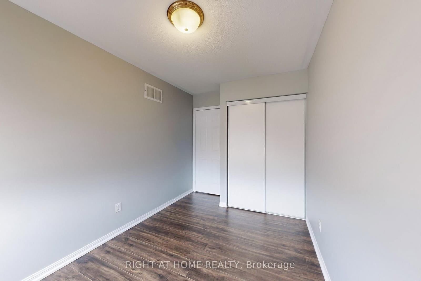 21 Dunlop Court thumbnail 33