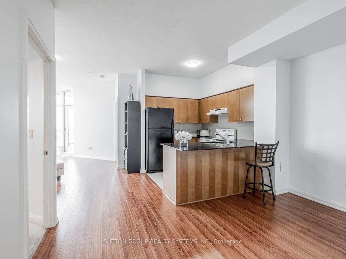 220 Forum Drive, Unit 913 thumbnail 5
