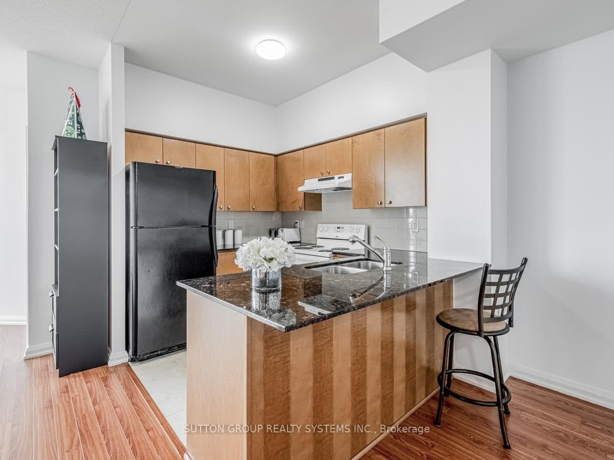 220 Forum Drive, Unit 913 thumbnail 6