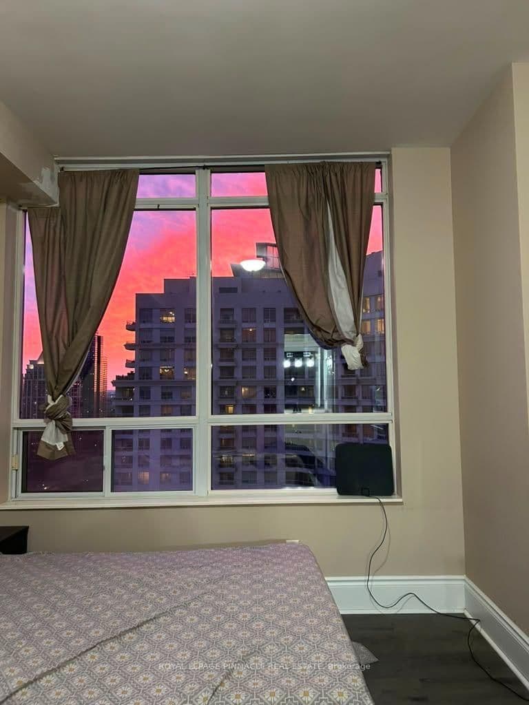 3880 Duke of York Boulevard, Unit 2801 thumbnail 4