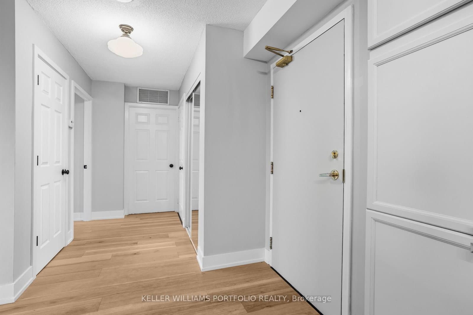190 Manitoba Street, Unit 802 thumbnail 11