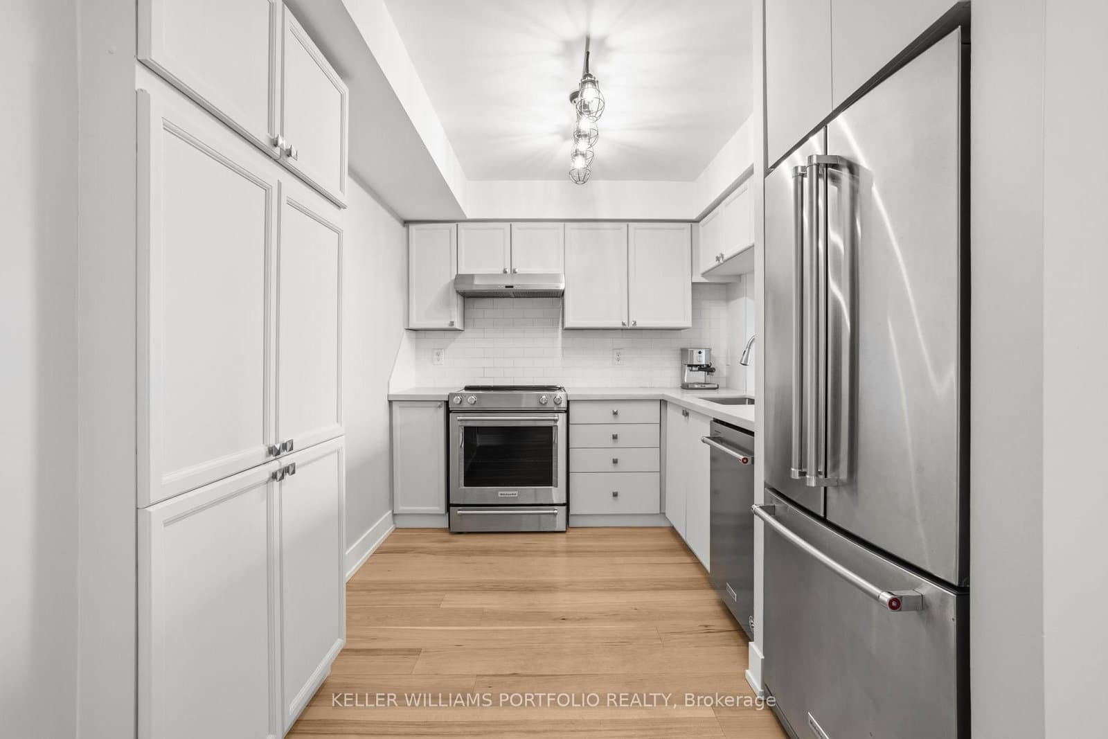 190 Manitoba Street, Unit 802 thumbnail 15