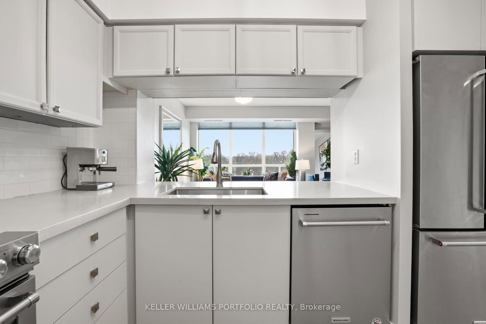 190 Manitoba Street, Unit 802 thumbnail 16