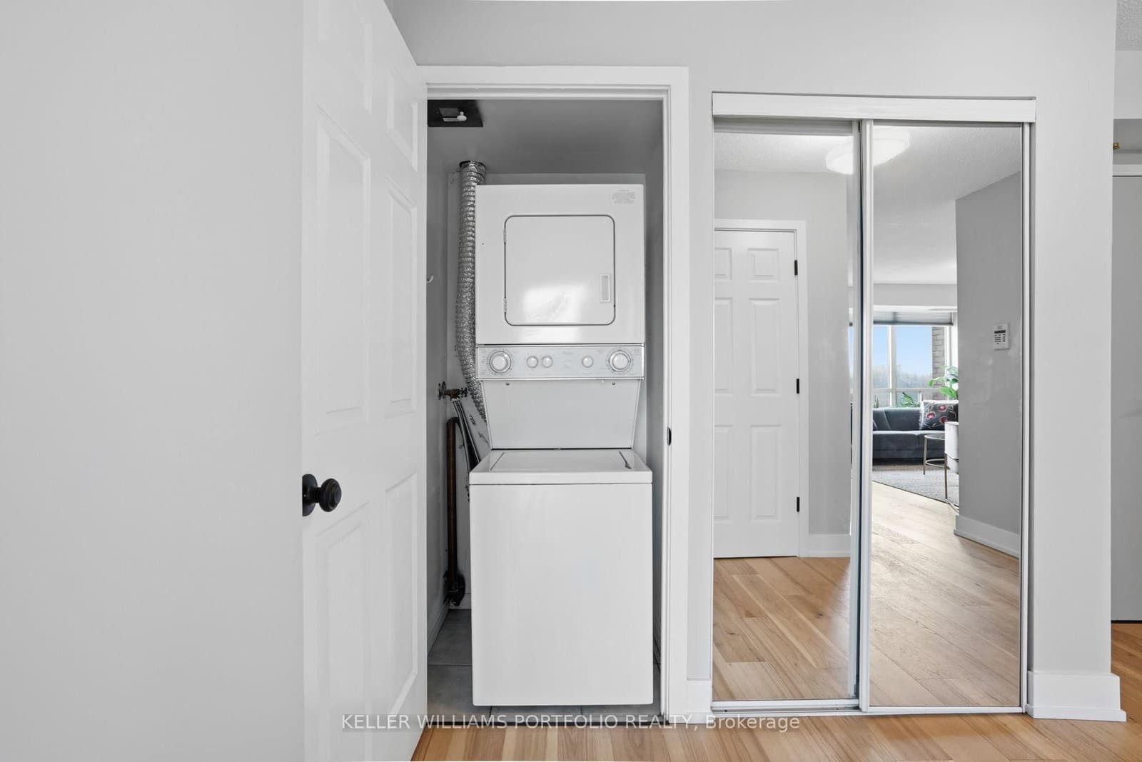 190 Manitoba Street, Unit 802 thumbnail 23