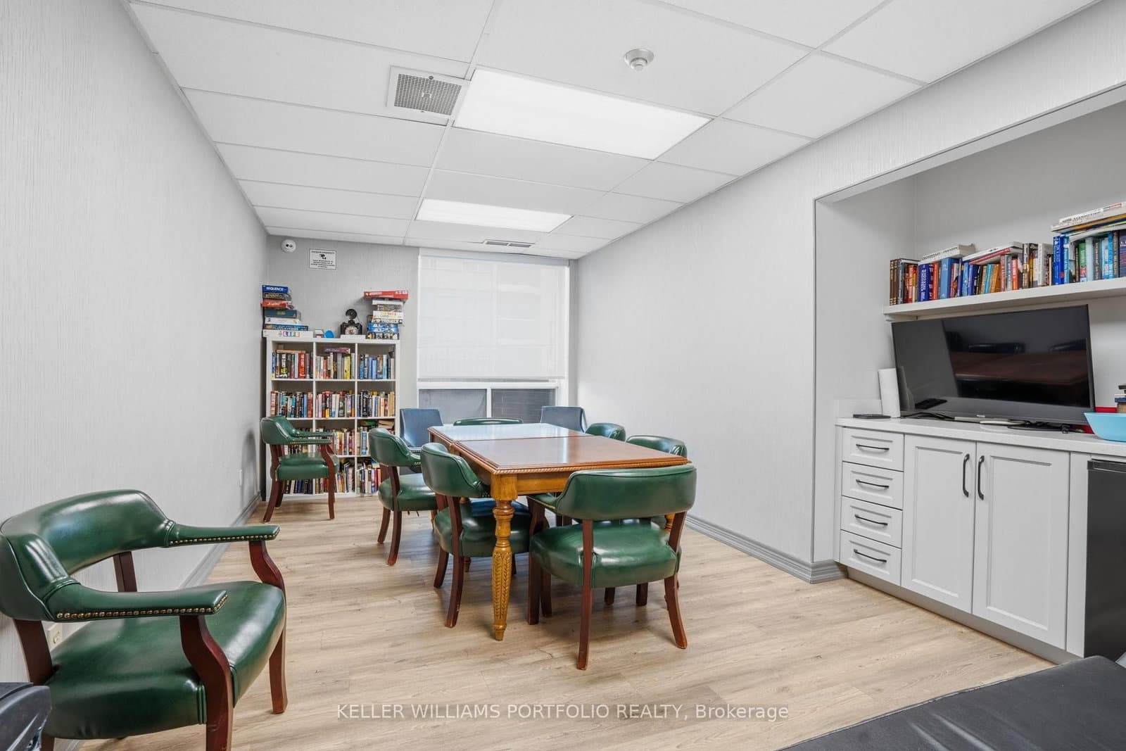 190 Manitoba Street, Unit 802 thumbnail 25