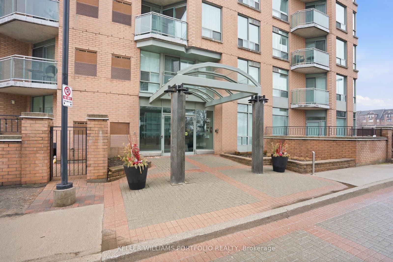190 Manitoba Street, Unit 802 thumbnail 5