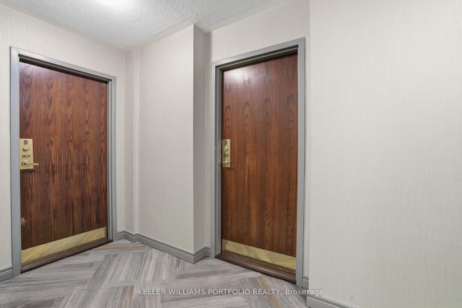 190 Manitoba Street, Unit 802 thumbnail 9