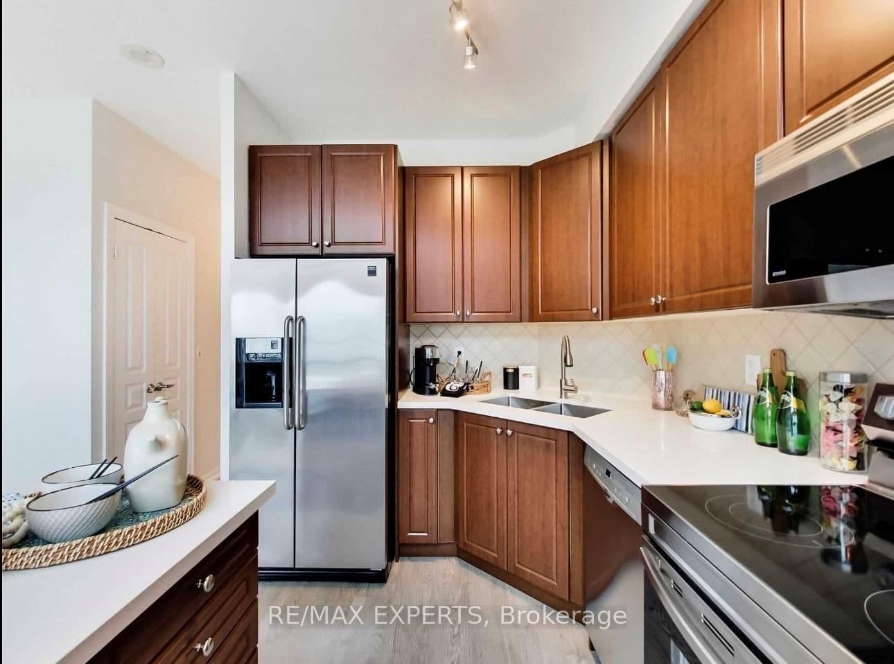 220 Burnhamthorpe Road W, Unit 722 thumbnail 8