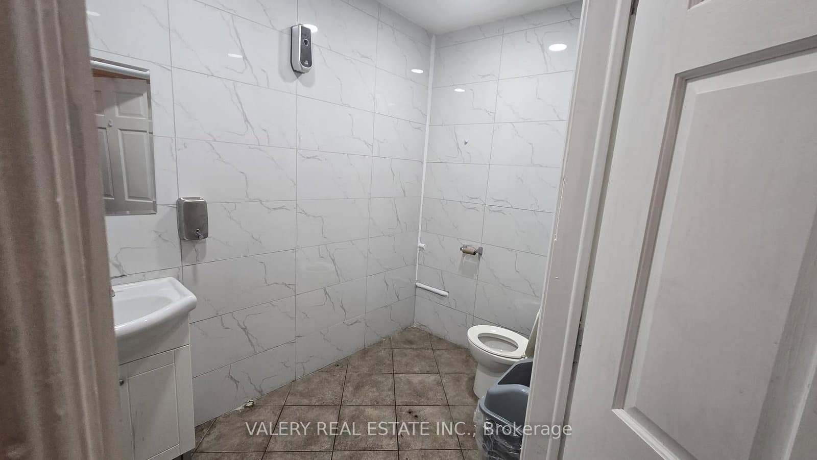 1125 Dundas Street East Street E, Unit 12A thumbnail 17
