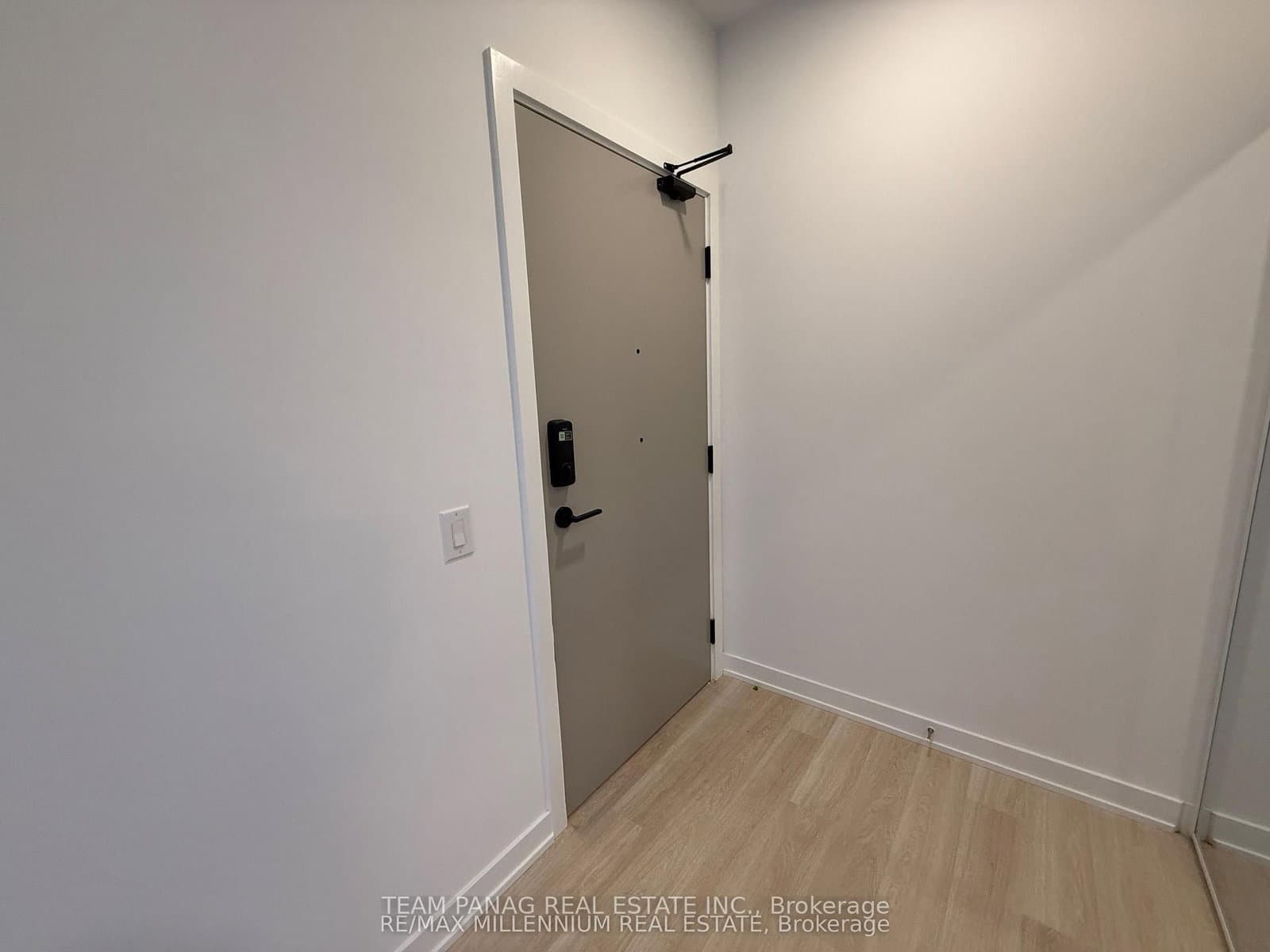 5105 Hurontario Street, Unit 431 thumbnail 2