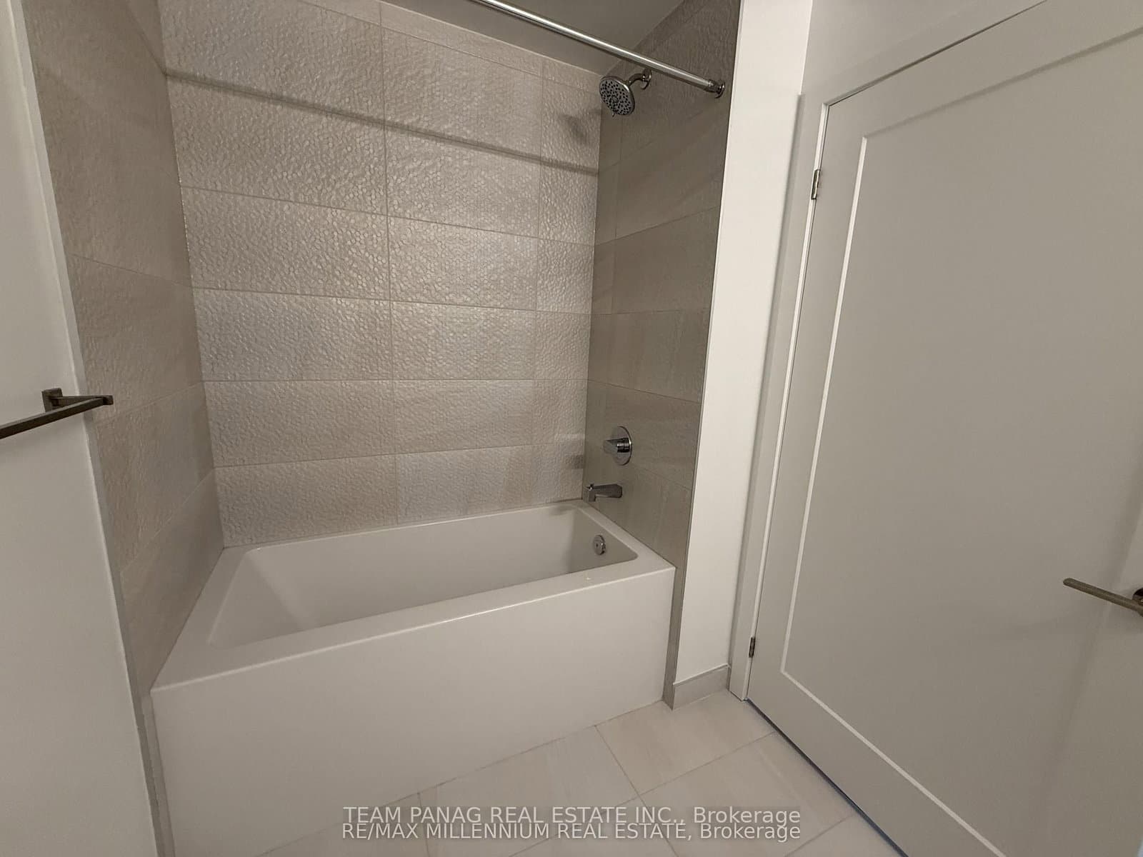5105 Hurontario Street, Unit 431 thumbnail 9