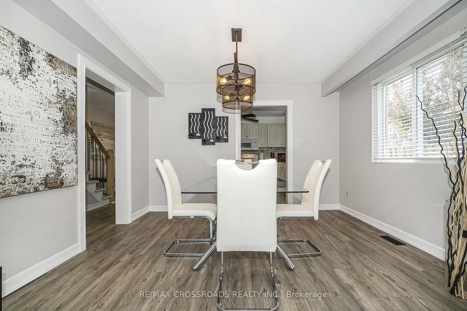 655 Dodsworth Crescent thumbnail 12
