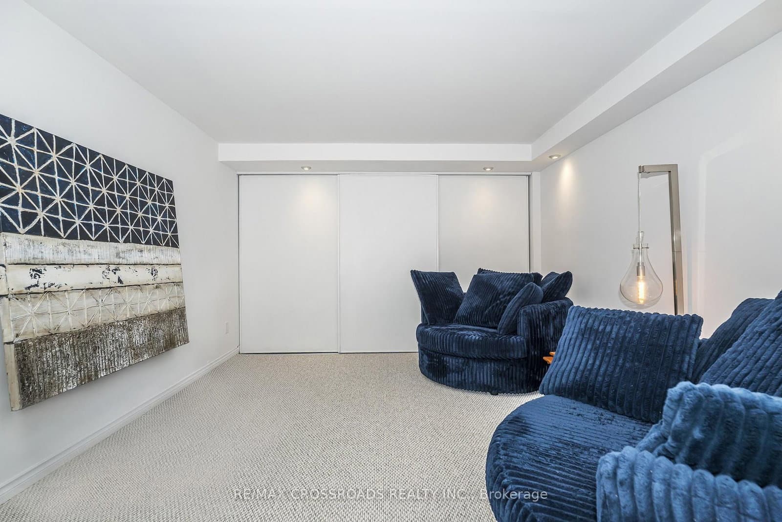 655 Dodsworth Crescent thumbnail 26