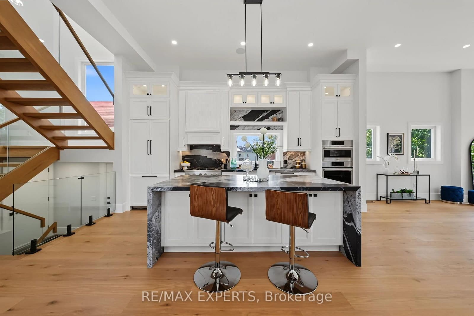 1062 Alexandra Avenue thumbnail 12