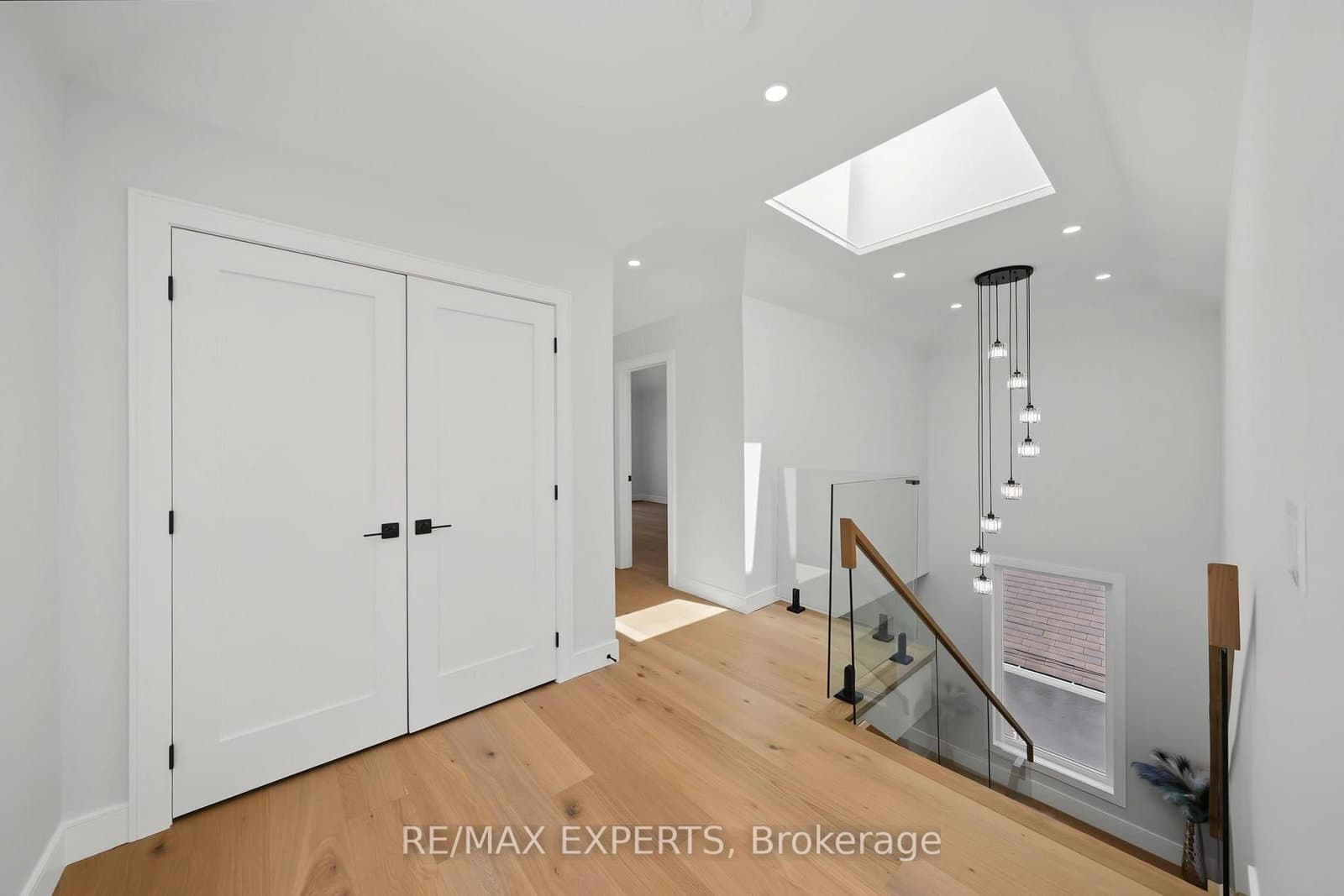 1062 Alexandra Avenue thumbnail 20
