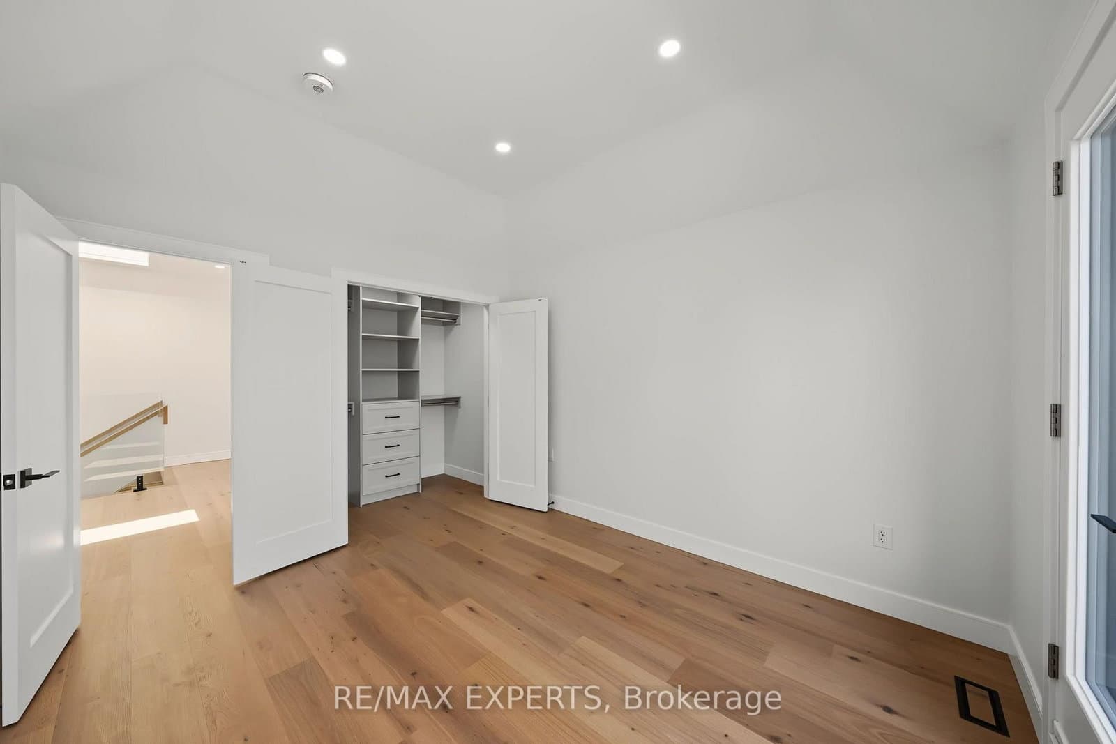 1062 Alexandra Avenue thumbnail 33