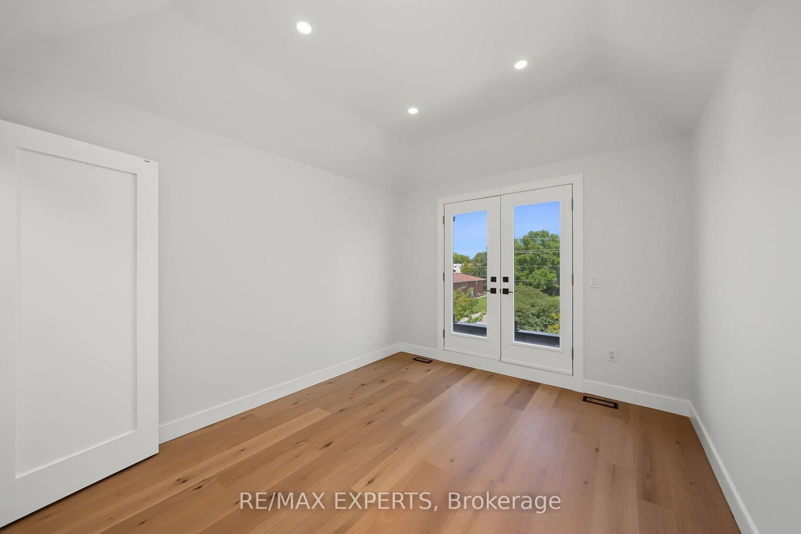 1062 Alexandra Avenue thumbnail 34