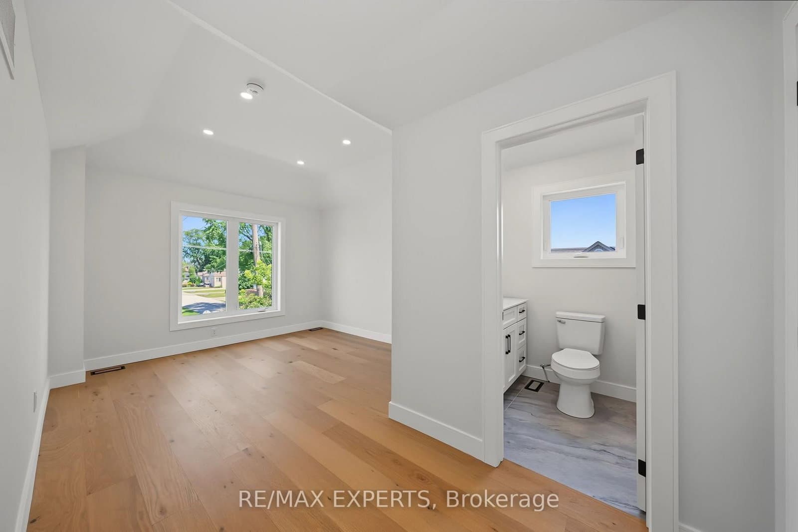 1062 Alexandra Avenue thumbnail 36