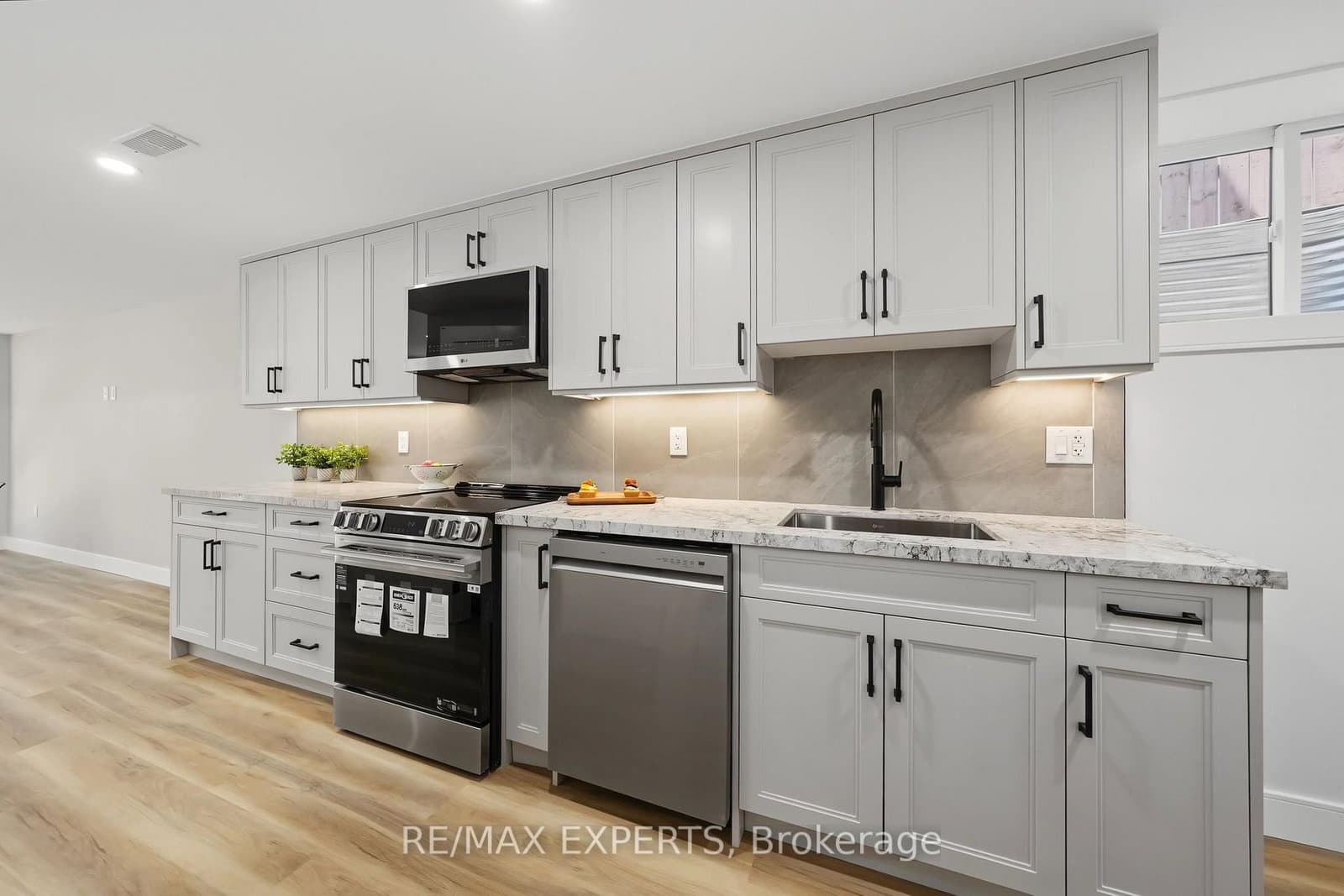 1062 Alexandra Avenue thumbnail 41