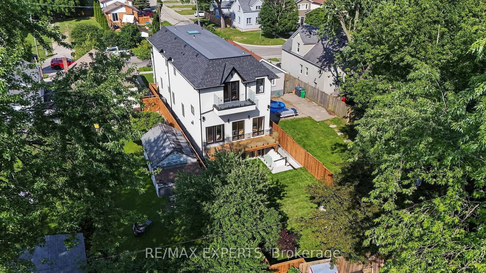 1062 Alexandra Avenue thumbnail 49
