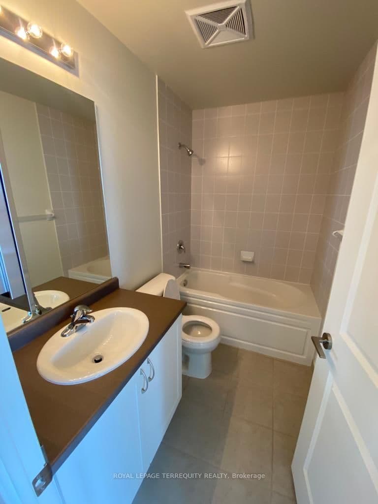 349 Rathburn Road W, Unit 1819 thumbnail 6