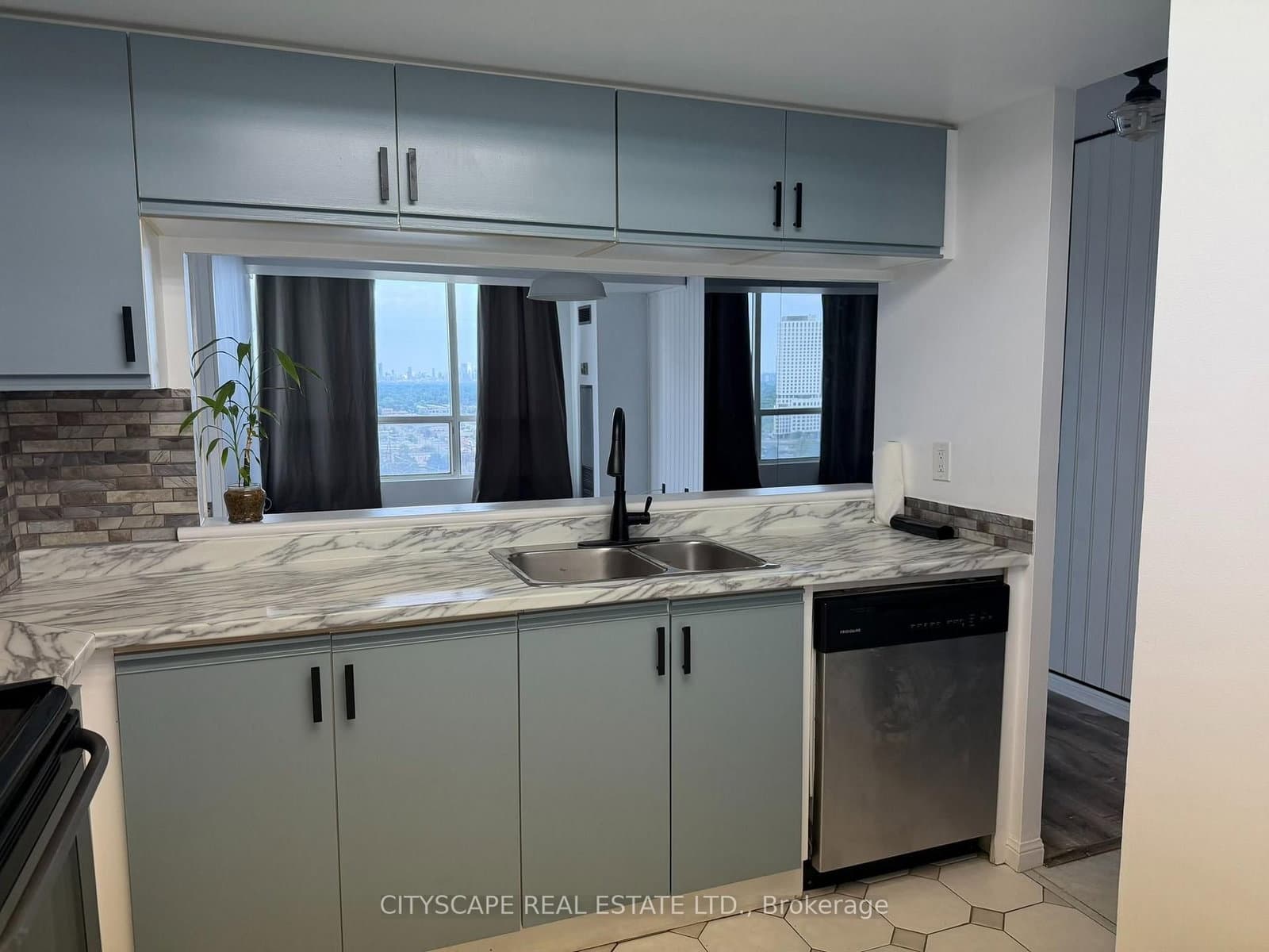 101 Subway Crescent, Unit 1906 thumbnail 15