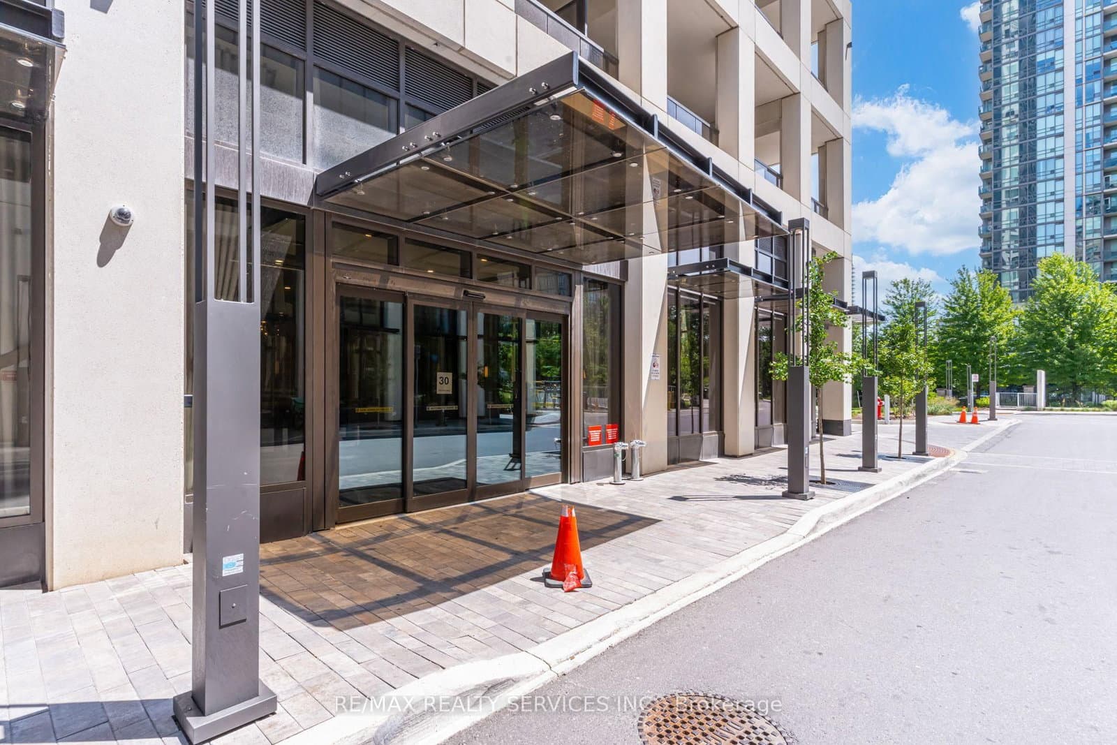 30 Elm Drive W, Unit 308 thumbnail 3