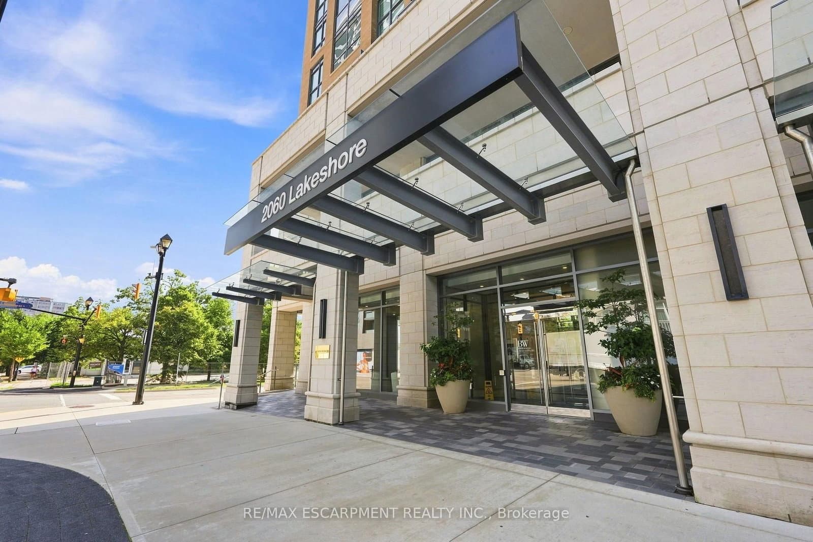 2060 Lakeshore Road, Unit 310 thumbnail 3