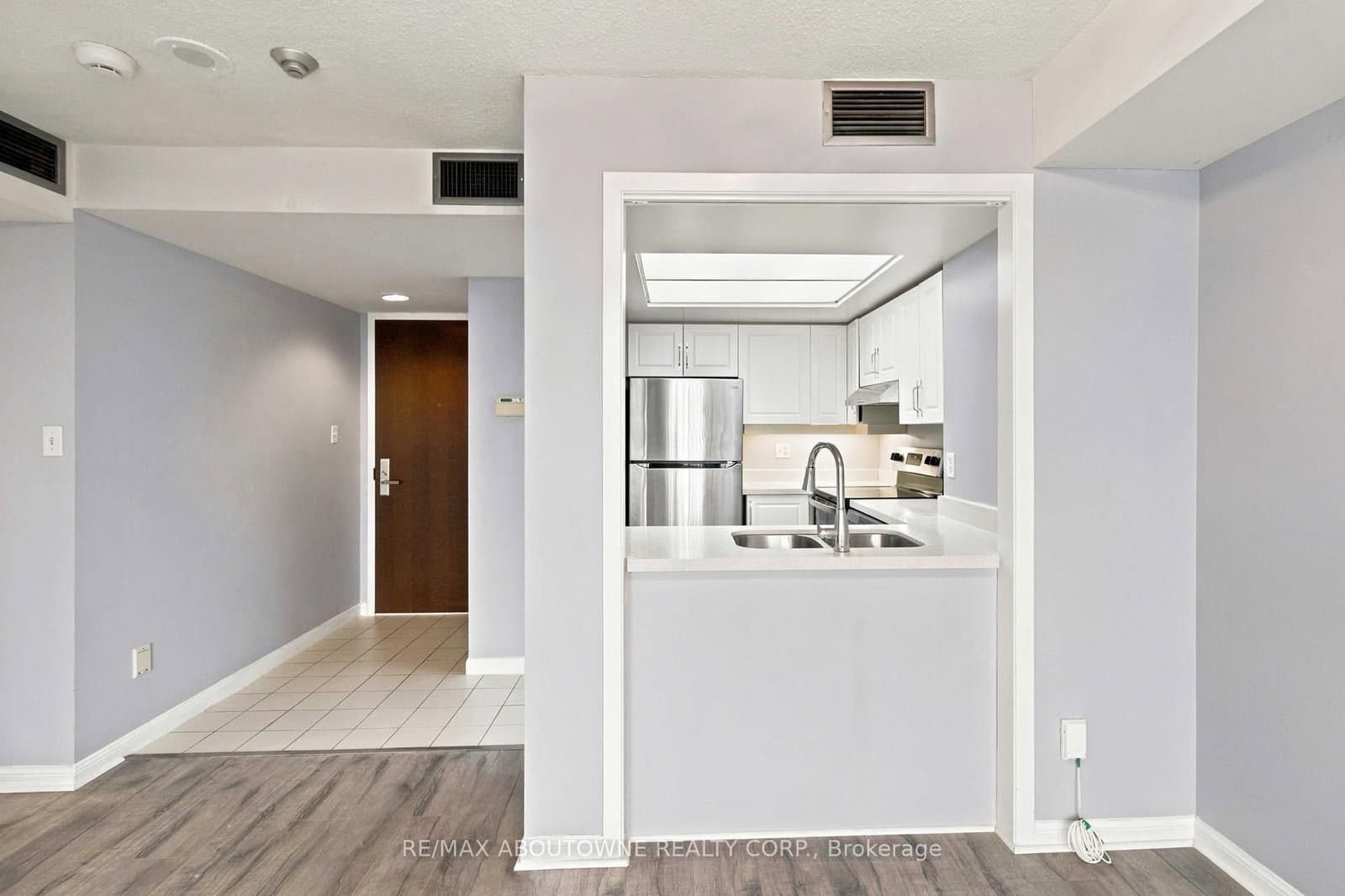 45 Kingsbridge Garden Circle, Unit 901 thumbnail 10