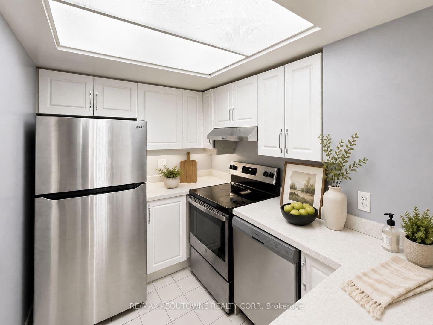 45 Kingsbridge Garden Circle, Unit 901 thumbnail 11