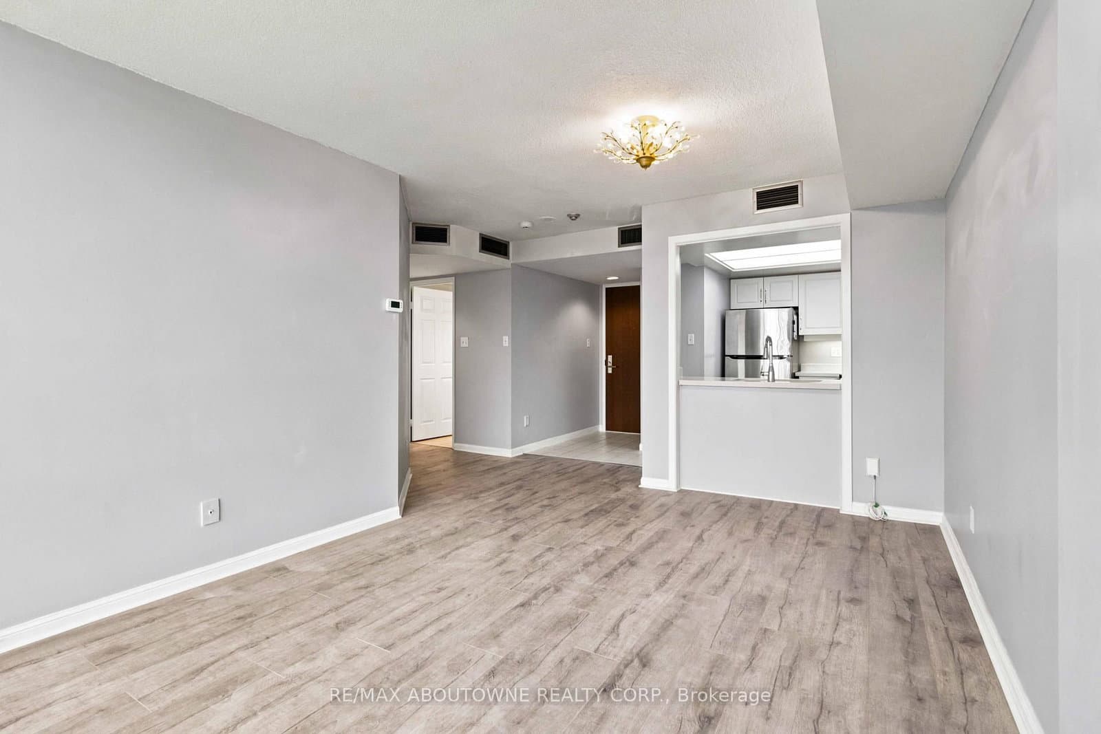 45 Kingsbridge Garden Circle, Unit 901 thumbnail 15