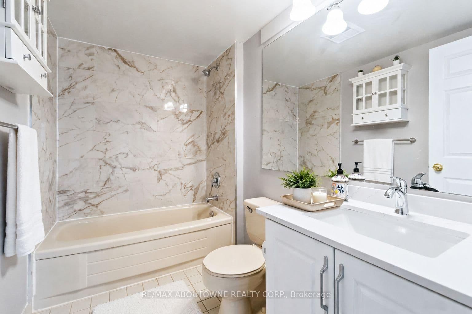 45 Kingsbridge Garden Circle, Unit 901 thumbnail 17