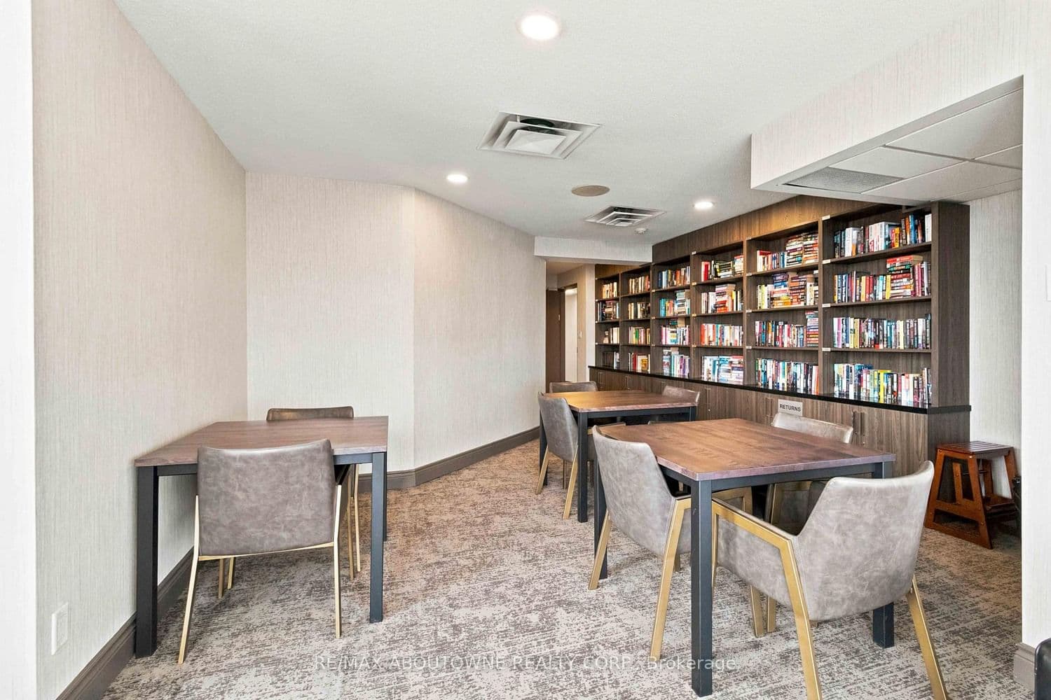 45 Kingsbridge Garden Circle, Unit 901 thumbnail 25
