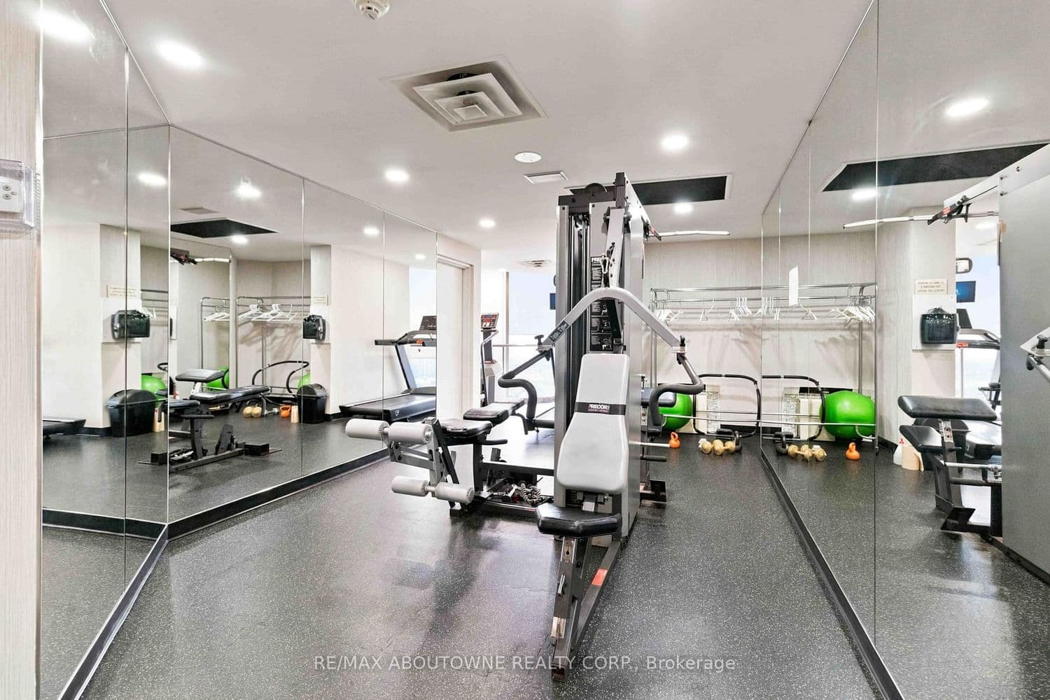 45 Kingsbridge Garden Circle, Unit 901 thumbnail 27