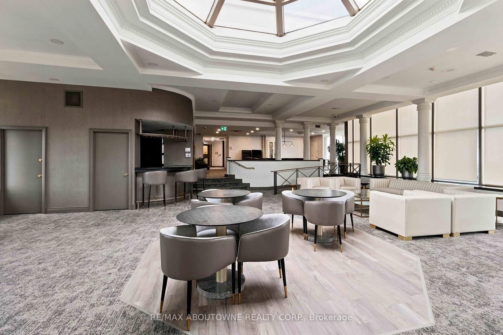 45 Kingsbridge Garden Circle, Unit 901 thumbnail 3