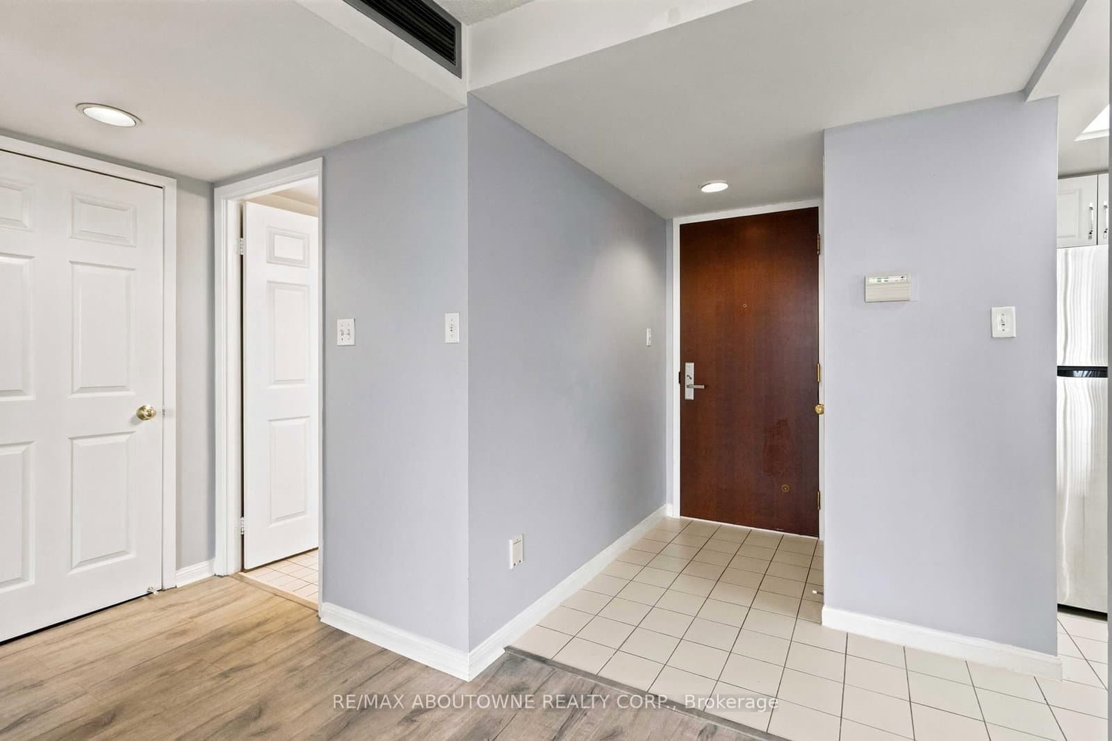 45 Kingsbridge Garden Circle, Unit 901 thumbnail 7