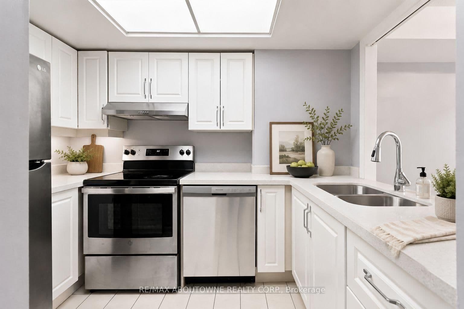45 Kingsbridge Garden Circle, Unit 901 thumbnail 8