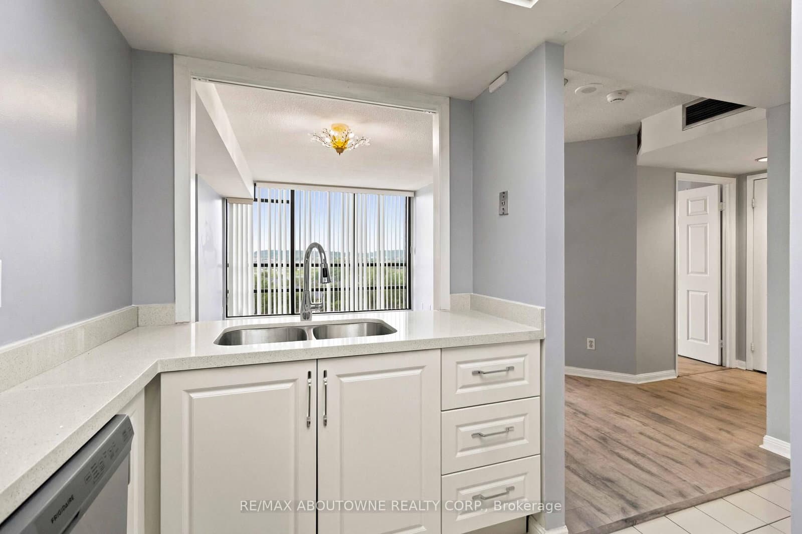 45 Kingsbridge Garden Circle, Unit 901 thumbnail 9