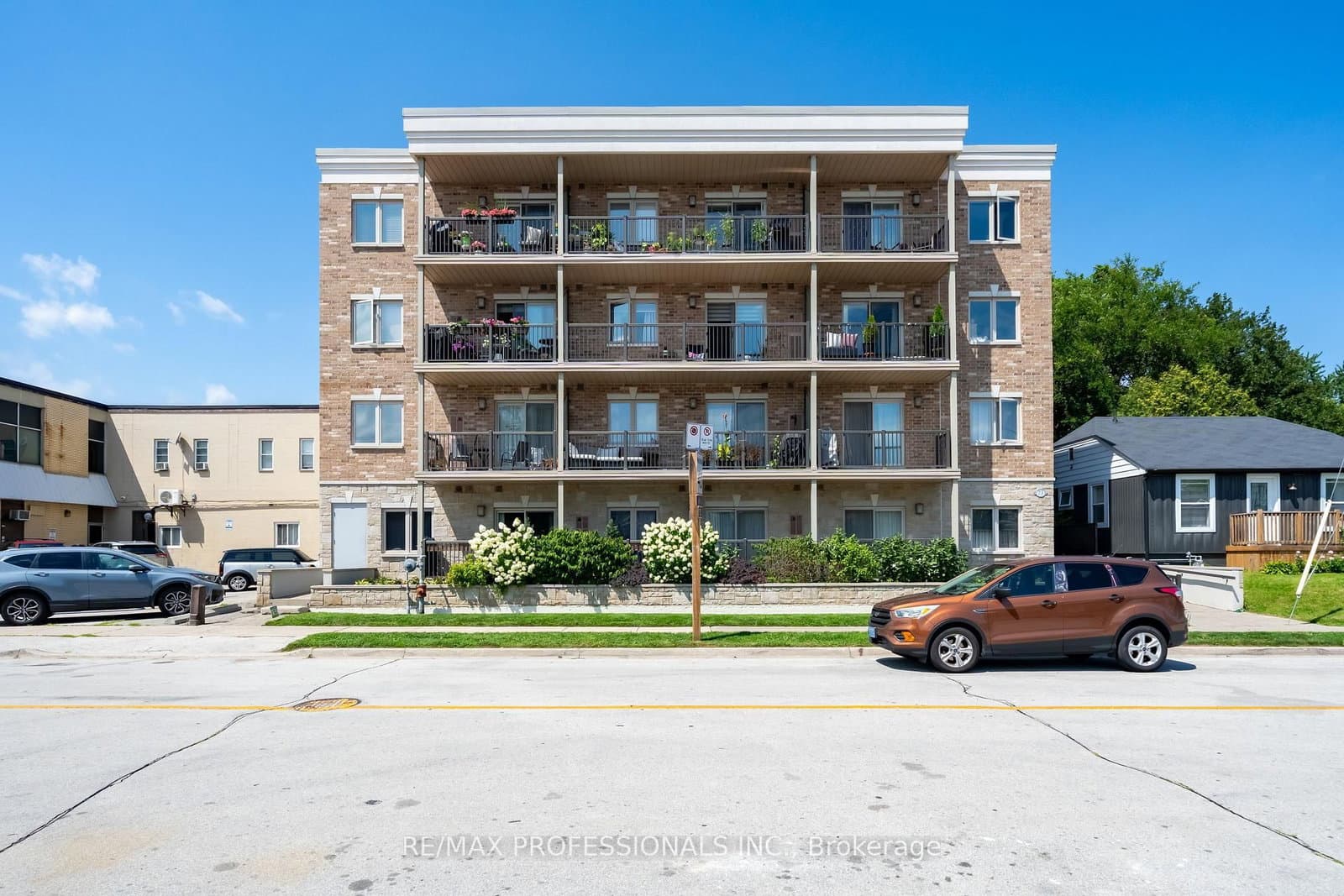 #405 - 73 Washington Avenue