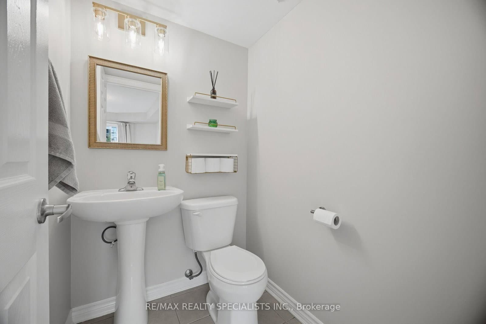 2441 Greenwich Drive, Unit 66 thumbnail 28