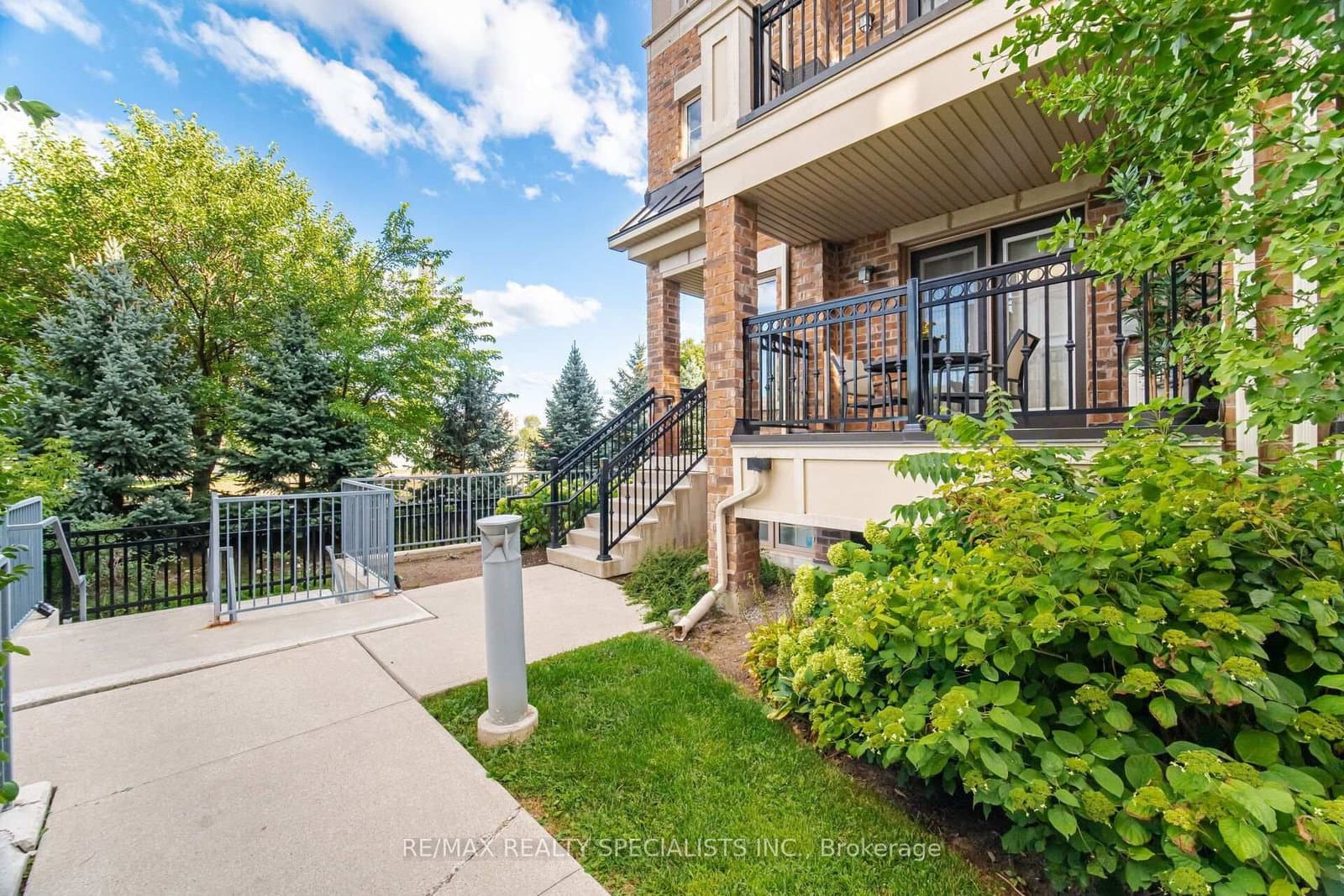 2441 Greenwich Drive, Unit 66 thumbnail 3