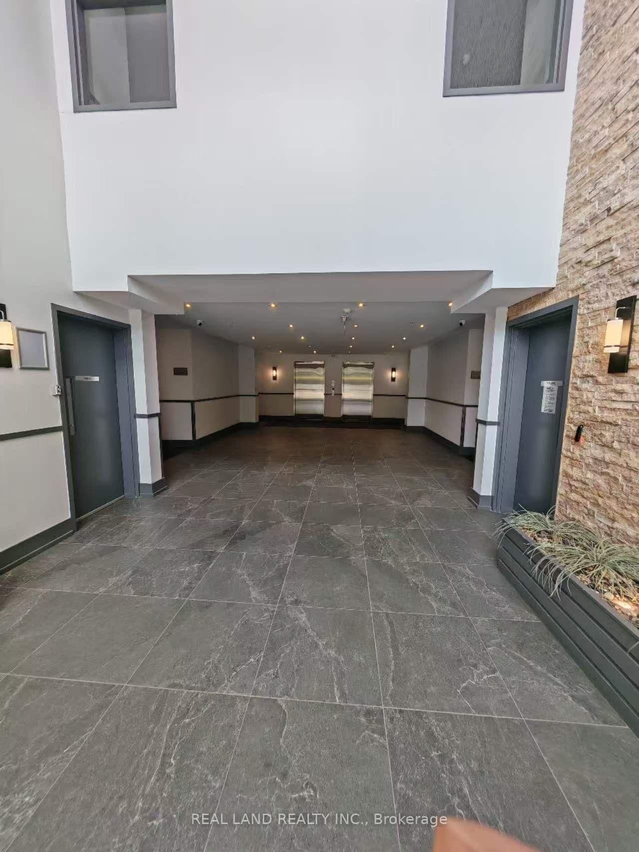 570 Lolita Gardens, Unit 127 thumbnail 3