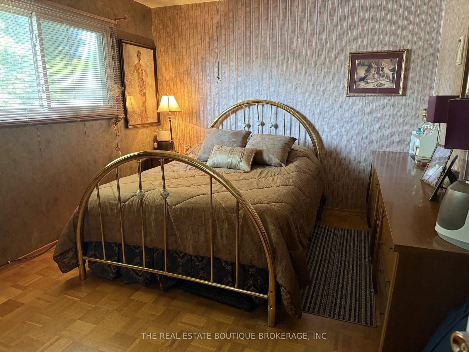 1345 Colonsay Drive thumbnail 15