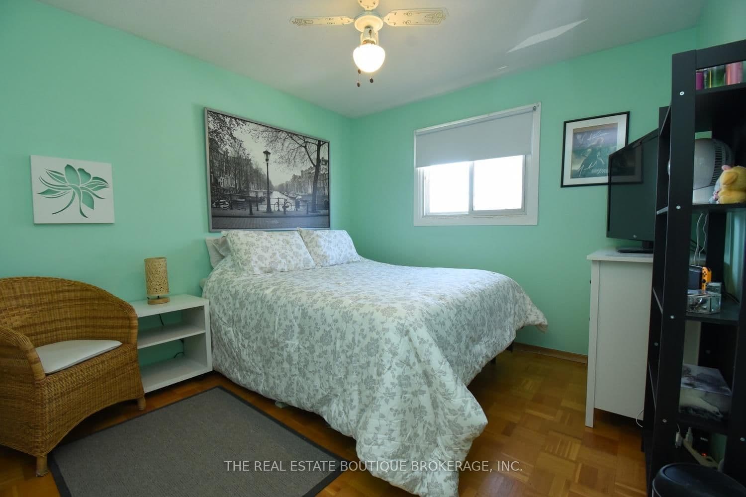 1345 Colonsay Drive thumbnail 18