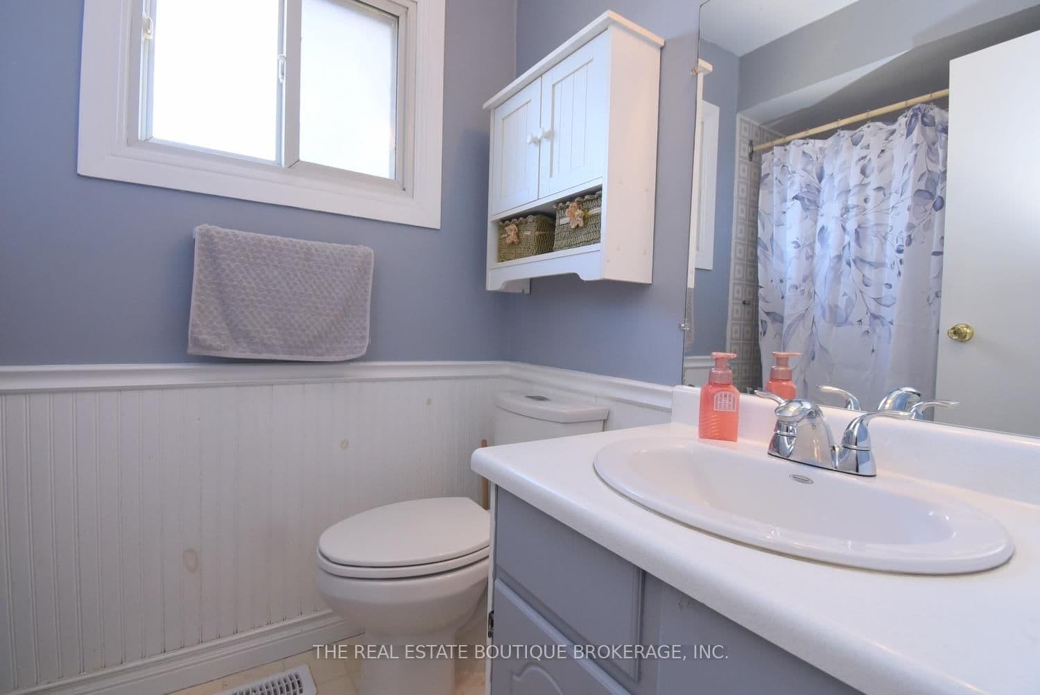 1345 Colonsay Drive thumbnail 20
