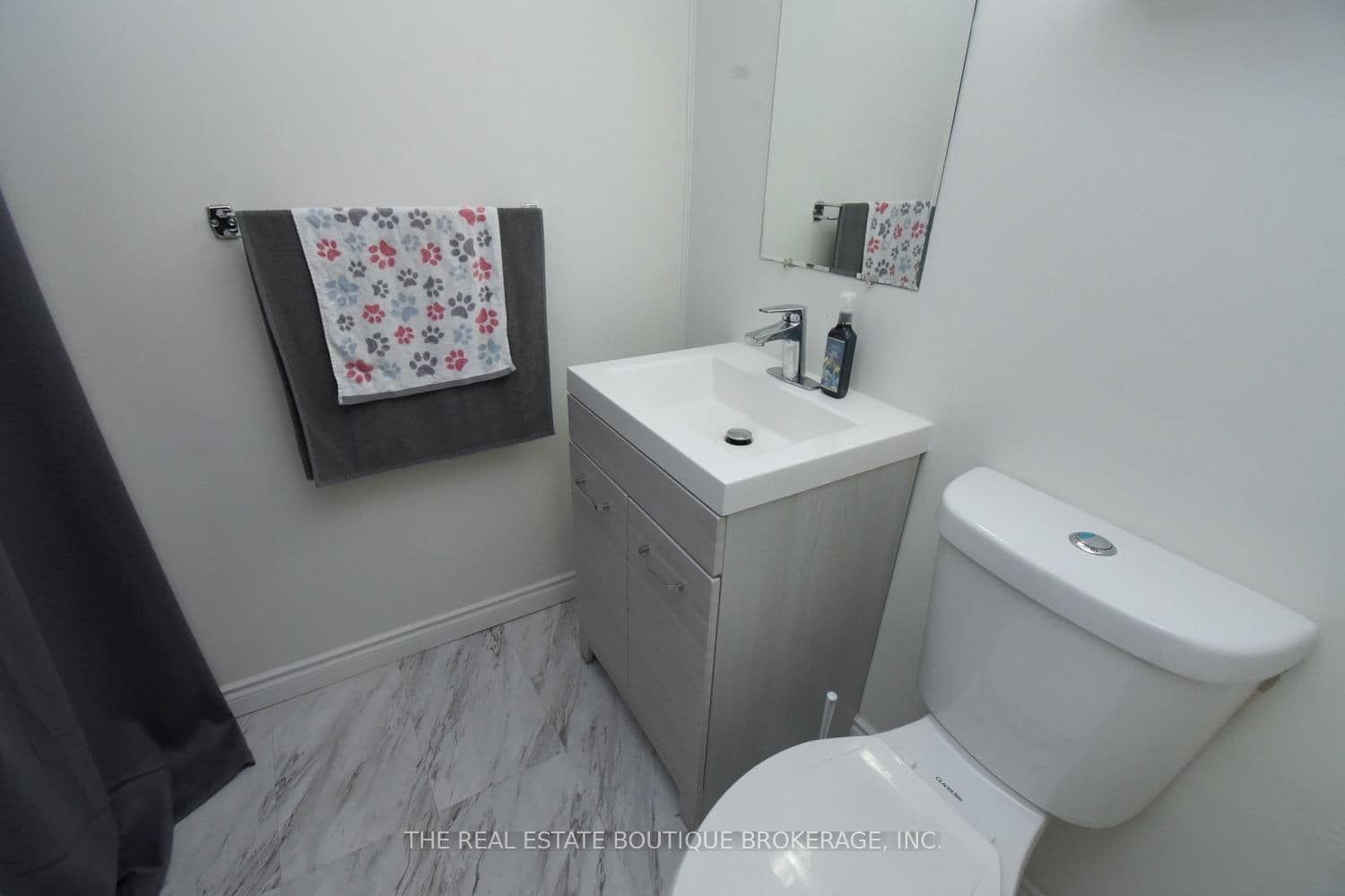1345 Colonsay Drive thumbnail 25