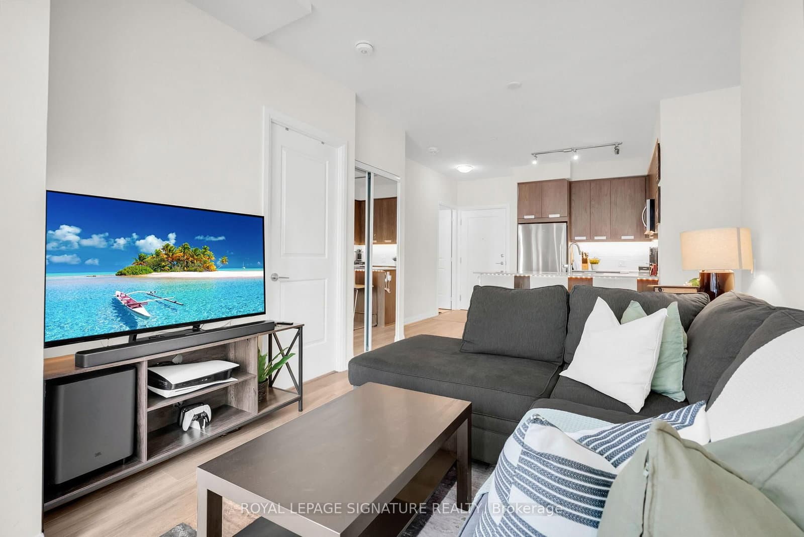 35 Watergarden Drive, Unit 218 thumbnail 12